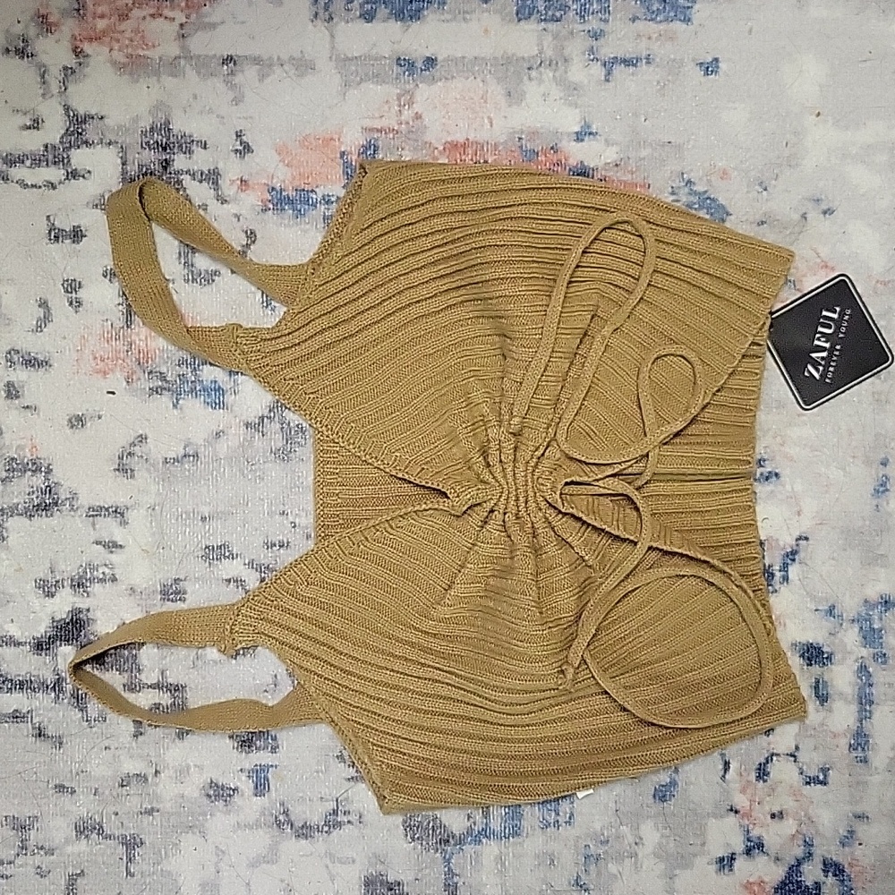 NWT tie center crop top